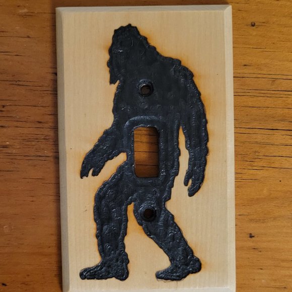 SunFunArt Bigfoot Sasquatch Woodburning! Turn on Bigfoot light switch plate. NEW - Picture 2 of 8